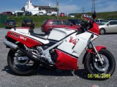 1984 Yamaha RD 500 LC photo